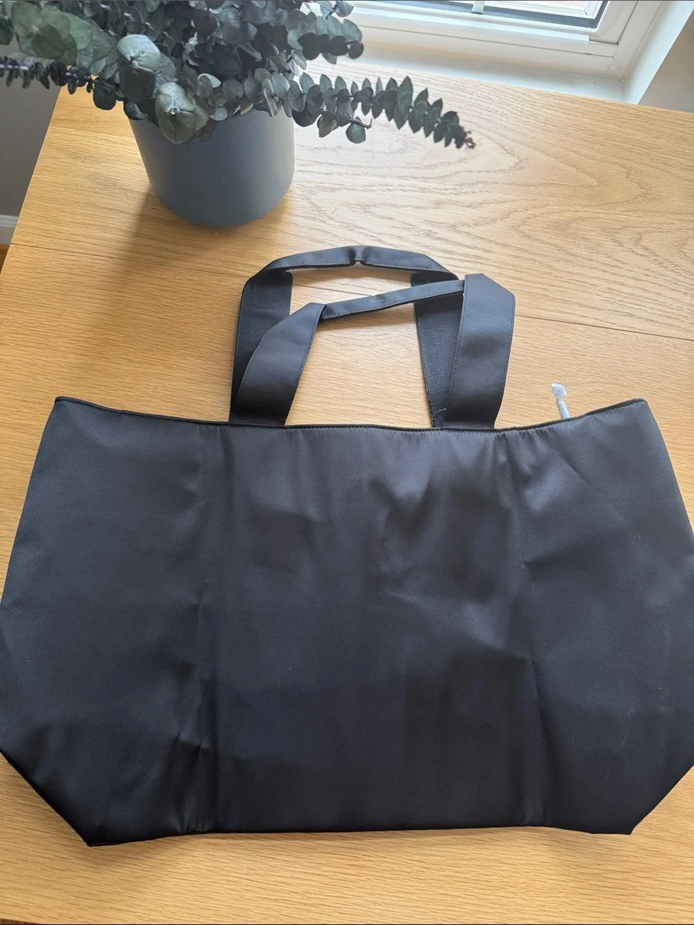 NWT Victoria's Secret Black Tote with Crystal VS Logo